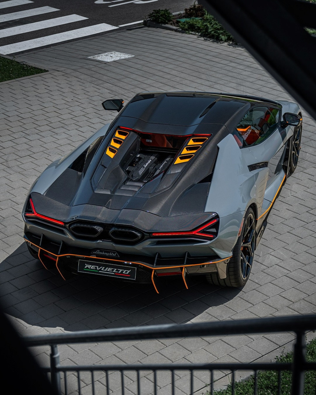 Серийният Lamborghini Revuelto взриви социалните мрежи