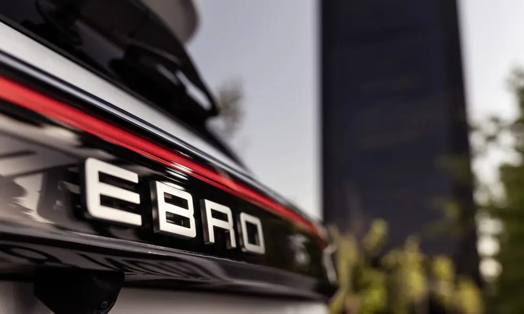 OTA актуализациите поддържат PHEV гамата на Ebro в крак с технологиите