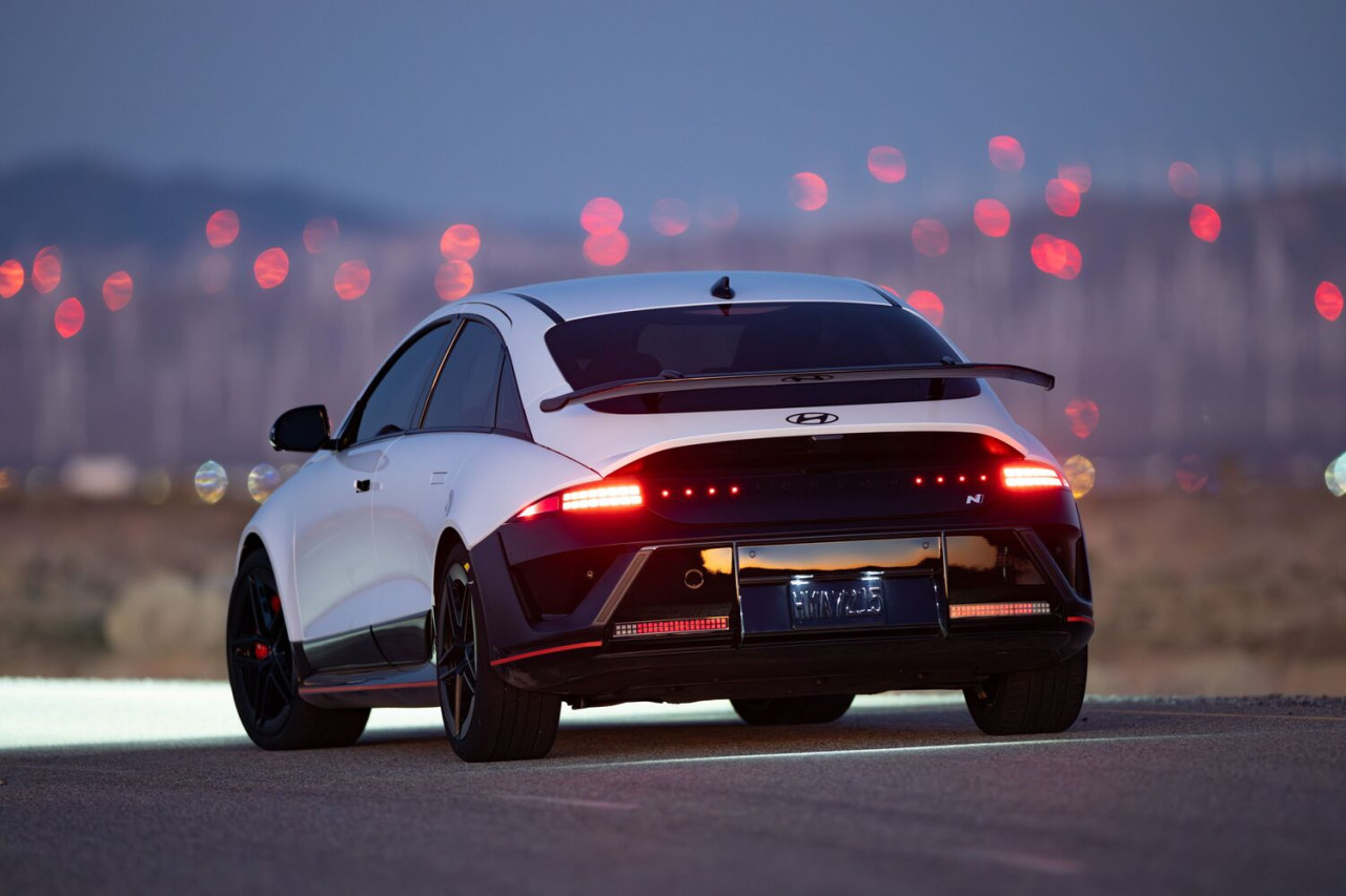 Новият Hyundai Ioniq 6: първи голям фейслифт с до 680 км пробег