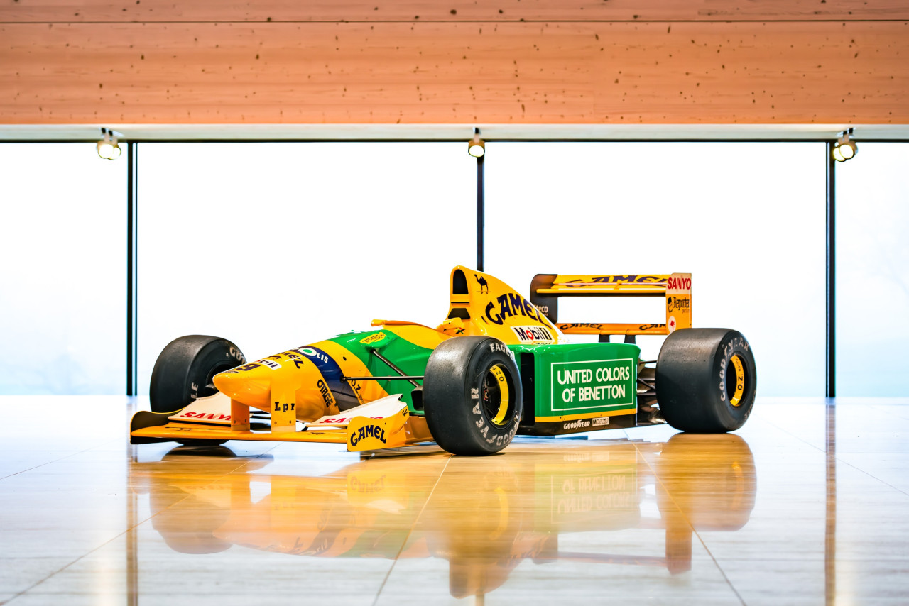 Победният Benetton B192 на Михаел Шумахер беше продаден за над 6 млн. долара