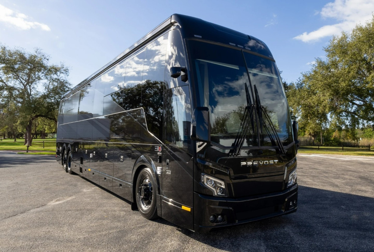 Кемперът 2026 Loki Prevost Launch Edition излезе на цена 2,2 млн. долара