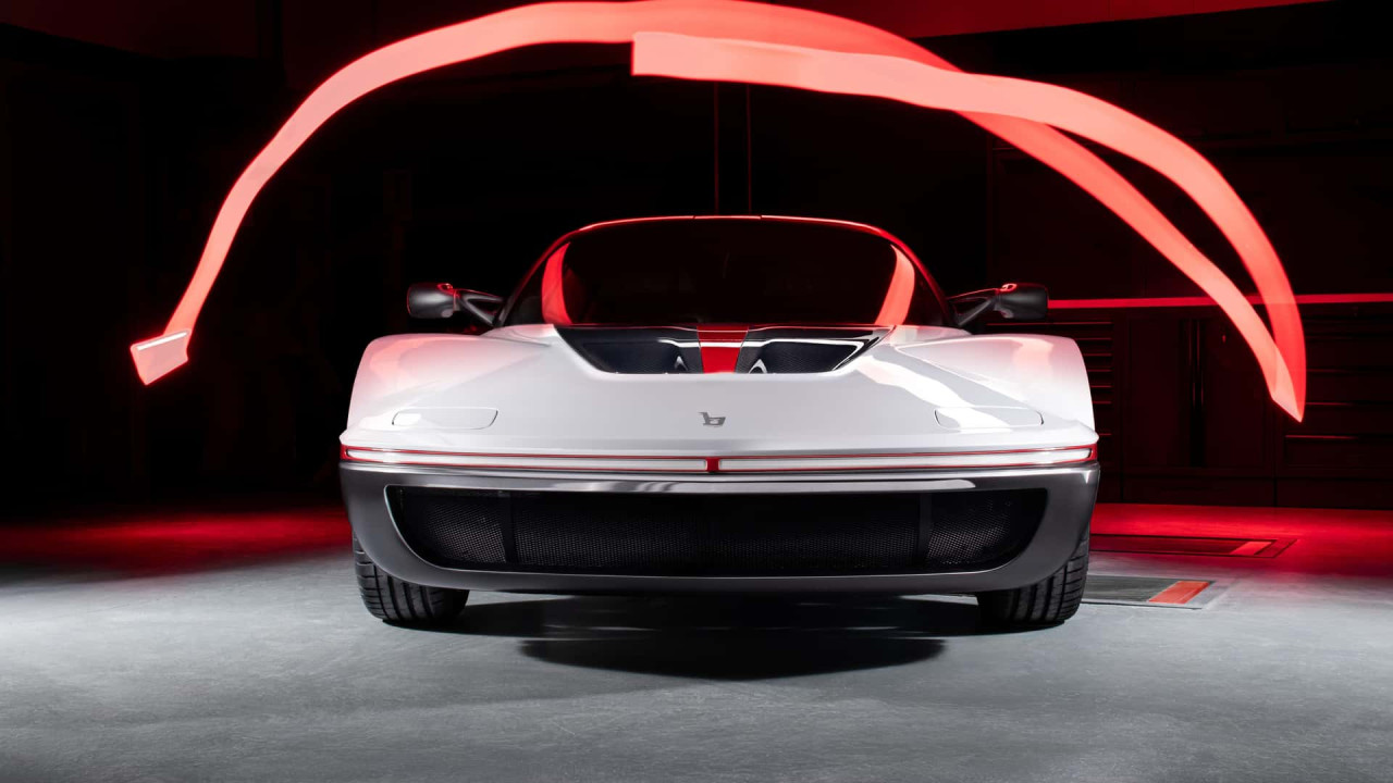 Новият ретро спортен автомобил на Bertone с V6 има прибиращи се фарове