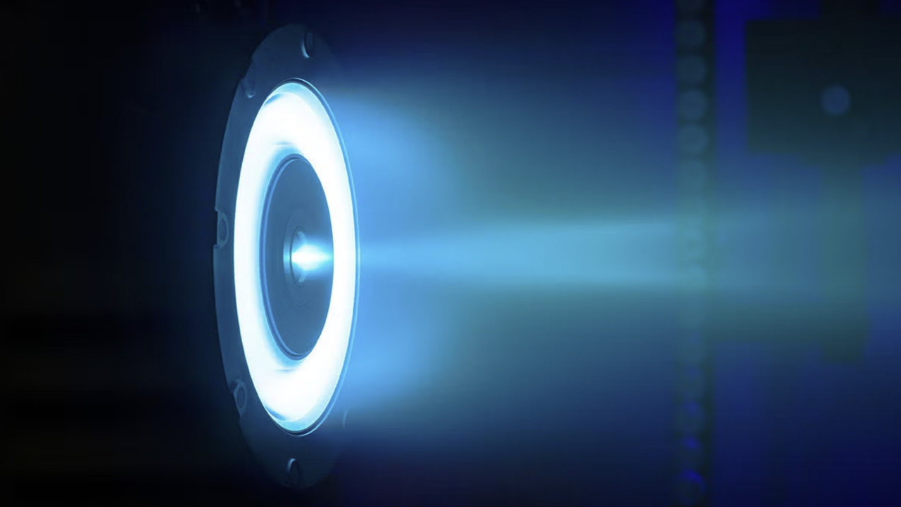 Електрическите двигатели за най-мощния космически апарат са готови, но корабът липсва