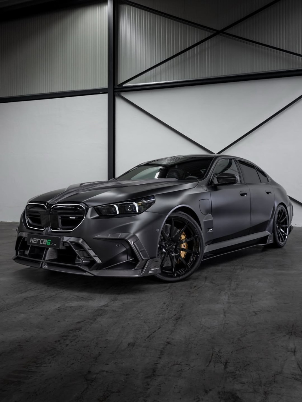 Mansory увеличи мощността на последното BMW M5 до 838 к.с.