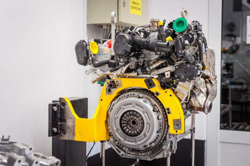 Horse Powertrain и Repsol показват хибридния двигател H12 с разход 3,3 л/100 км