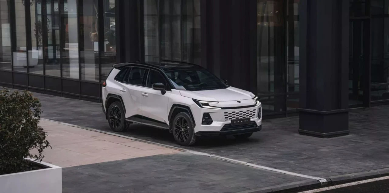 Toyota пуска RAV4 с бензинов мотор за Близкия изток