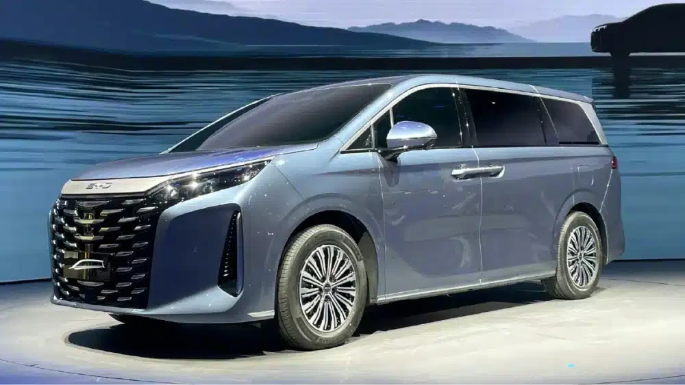 BYD показа Linghui M9 – нов MPV за таксита и райдхейлинг