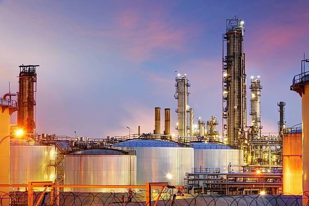 Рафинериите отчитат големи печалби, докато цените на горивата се покачват