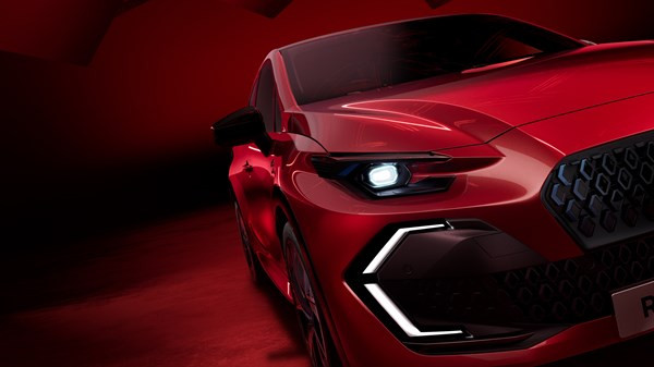 Renault Clio 2026 идва в Испания с хибрид, Google и ново излъчване