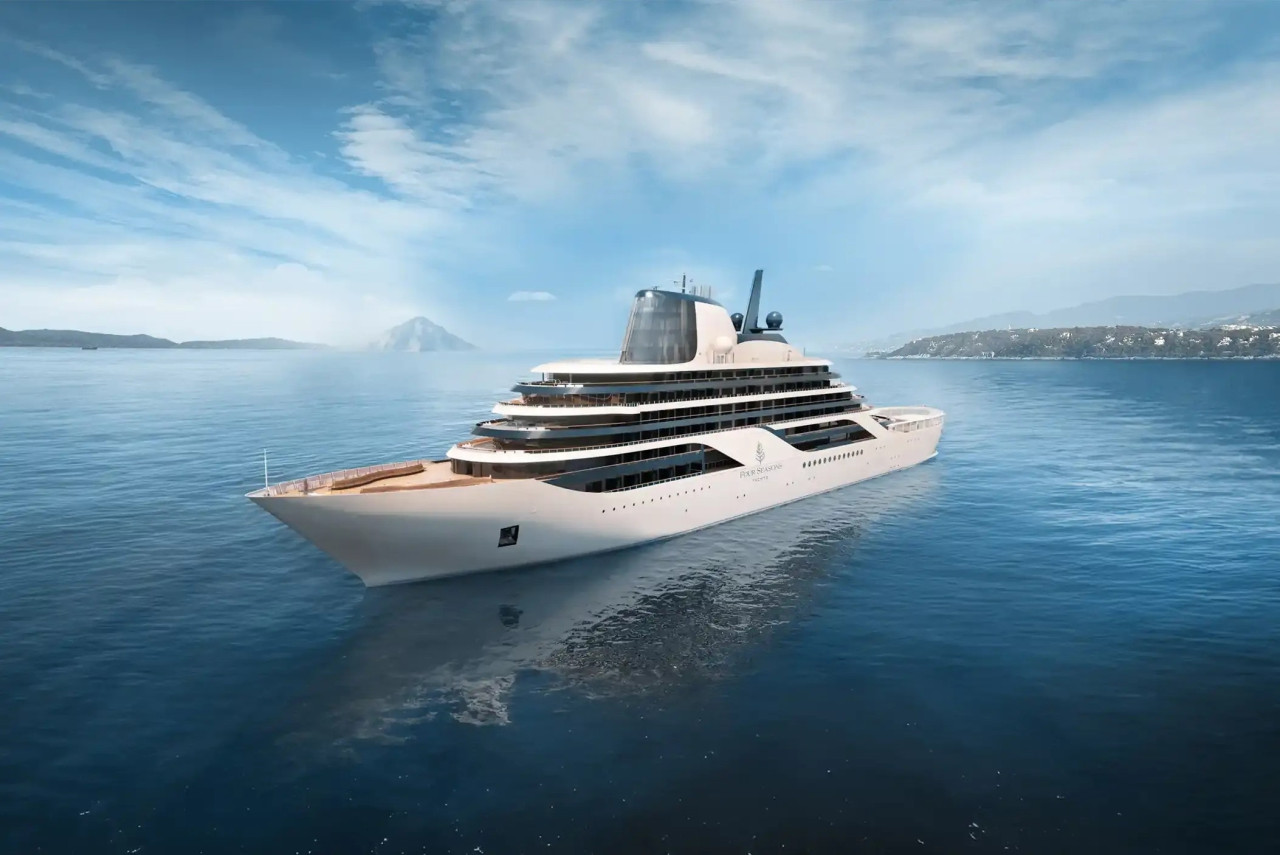 Four Seasons I дебютира като първата круизна яхта на марката
