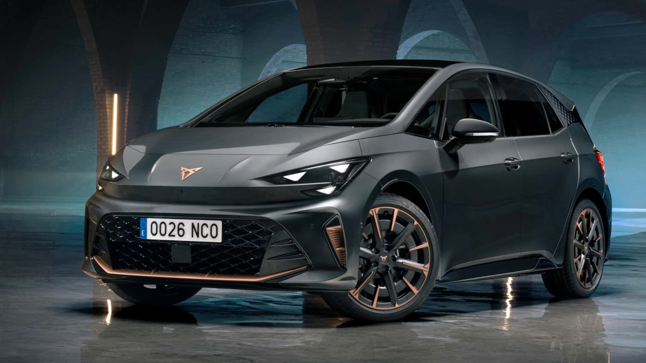Cupra Born 2026: фейслифт с физически бутони на волана и 600 км пробег