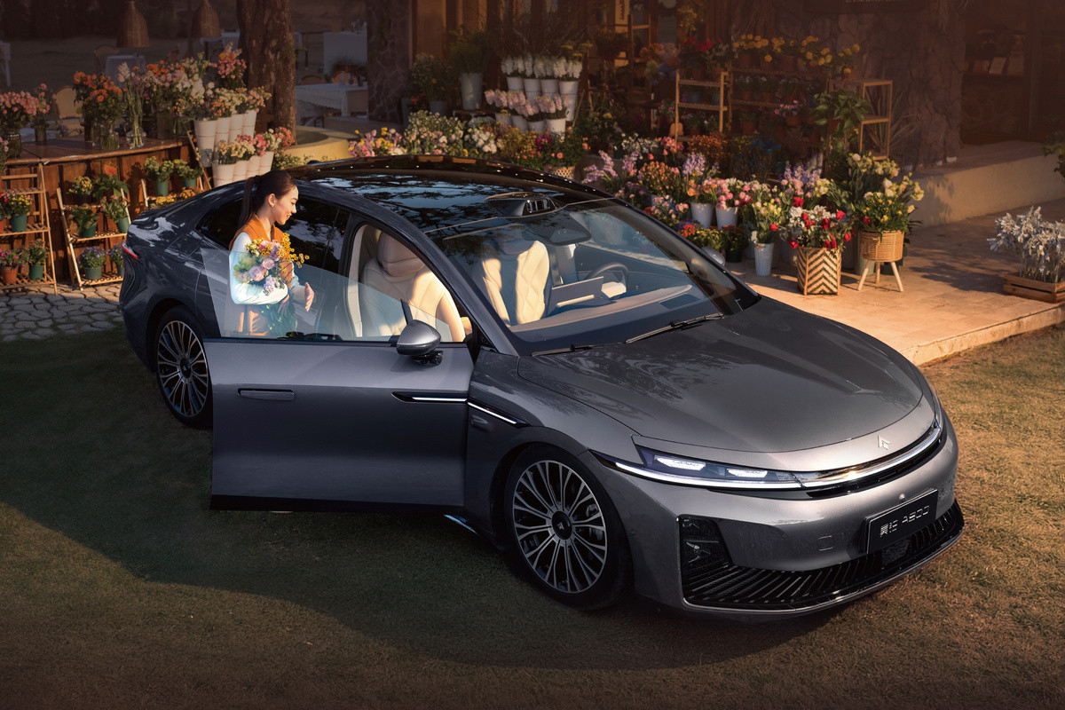 Луксозният хибрид Hyptec A800 тръгна в Китай – до 598 к.с. и над 1100 км пробег