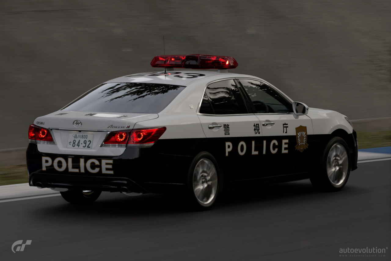 Toyota Crown Safety Car в GT7 Time Trial предизвиква дори най-добрите геймъри