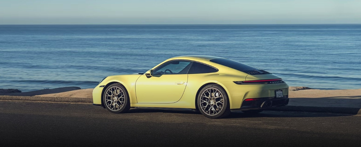 Porsche 911 Carrera (2024) – спортен автомобил, който можете да карате всеки ден