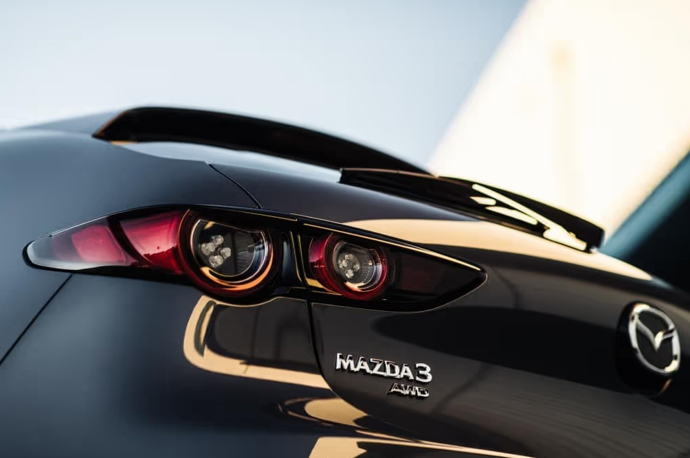 IIHS отличи Mazda 3 с Top Safety Pick+ под 30 000 долара