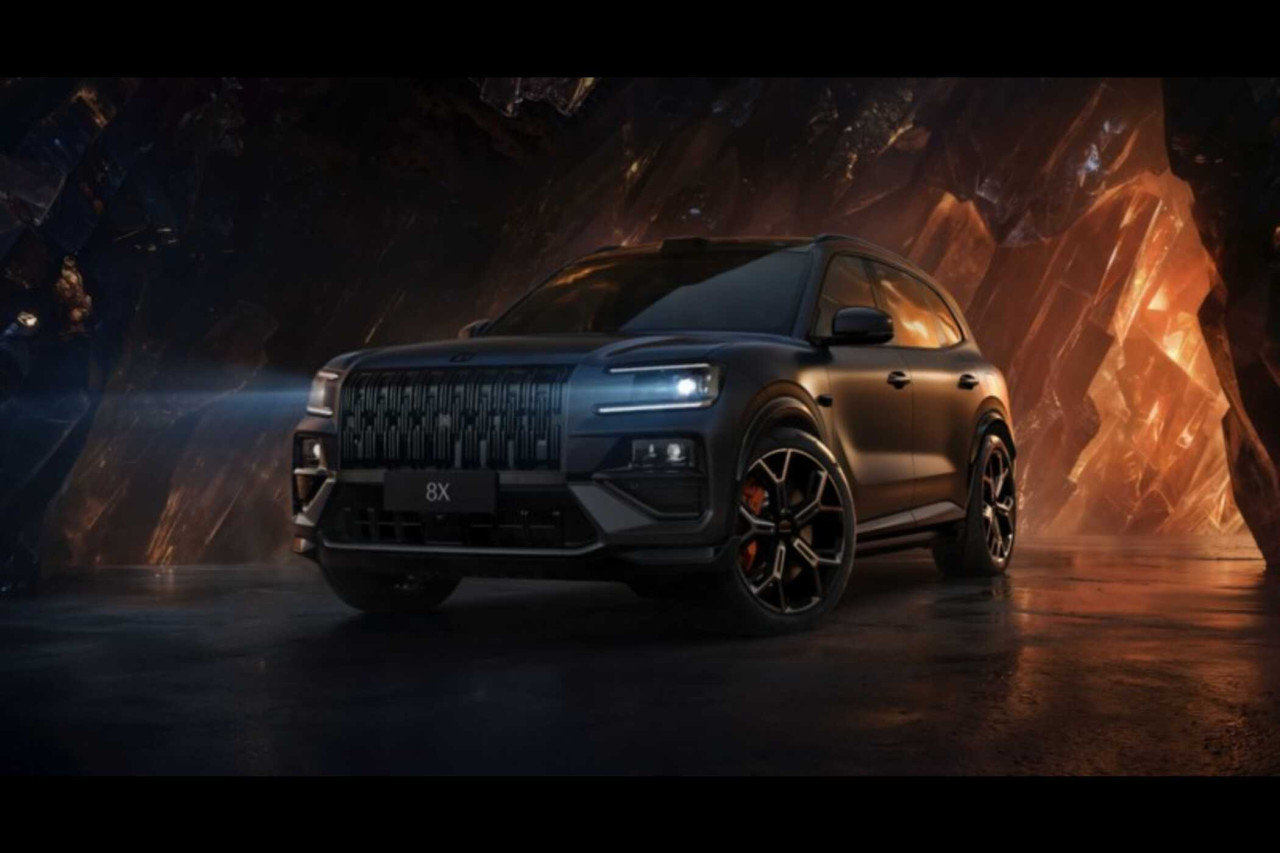 Zeekr 8X идва с 1030 kW и атакува Range Rover