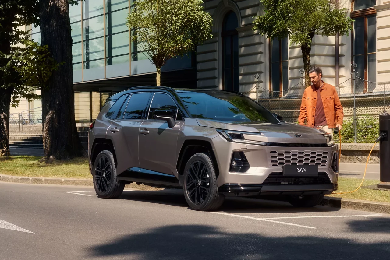 Toyota отказа електрически RAV4 въпреки огромния интерес