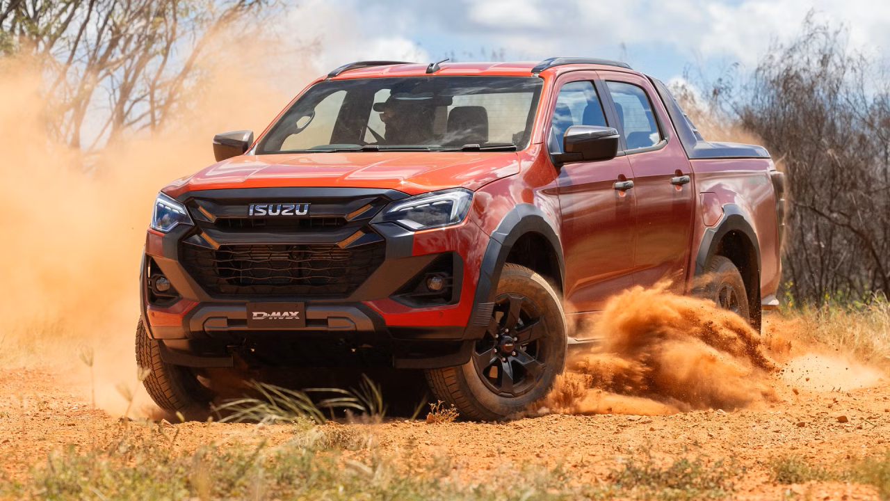 Isuzu D-Max 2026: нов 2.2 дизел и електрически EV пикап в една гама