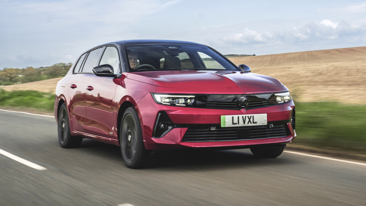 Opel Astra Electric комби получава повече пробег и батерия