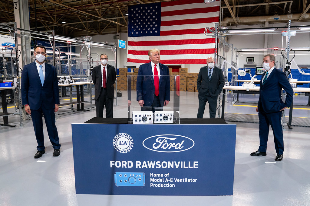 Пентагонът търси Ford и GM за оръжейно производство