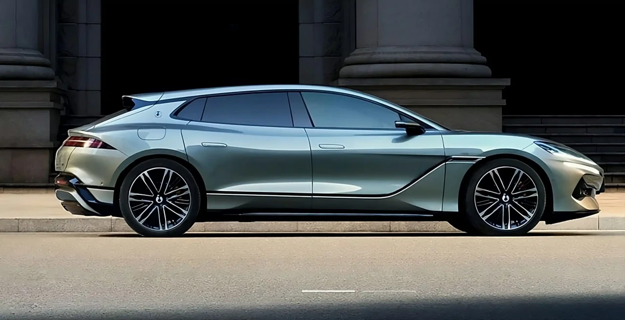 BYD зарежда Denza Z9 GT за 8 минути и променя EV играта