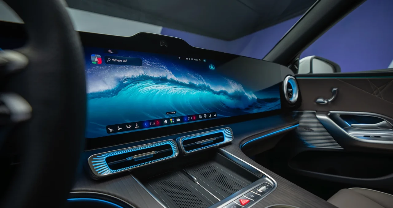 Mercedes C-Class EV залага на 39,1-инчов Hyperscreen