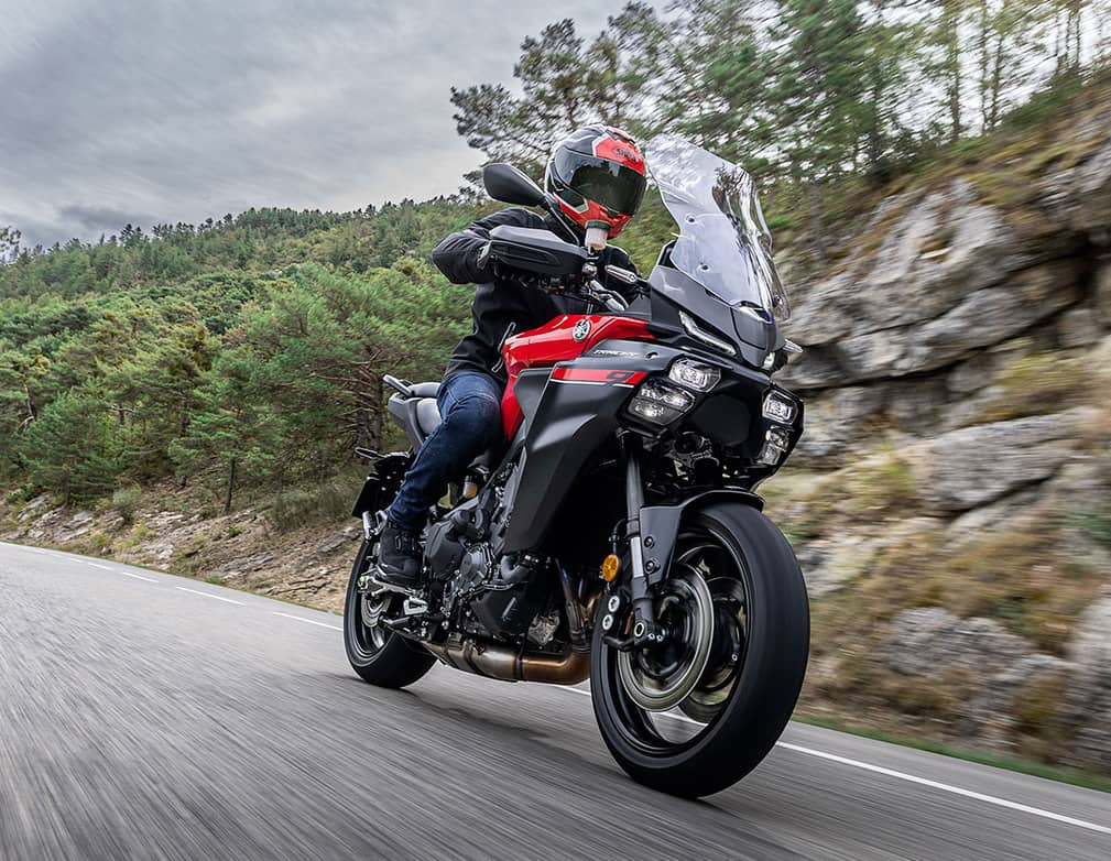 Yamaha Tracer 9 доказва, че една машина стига