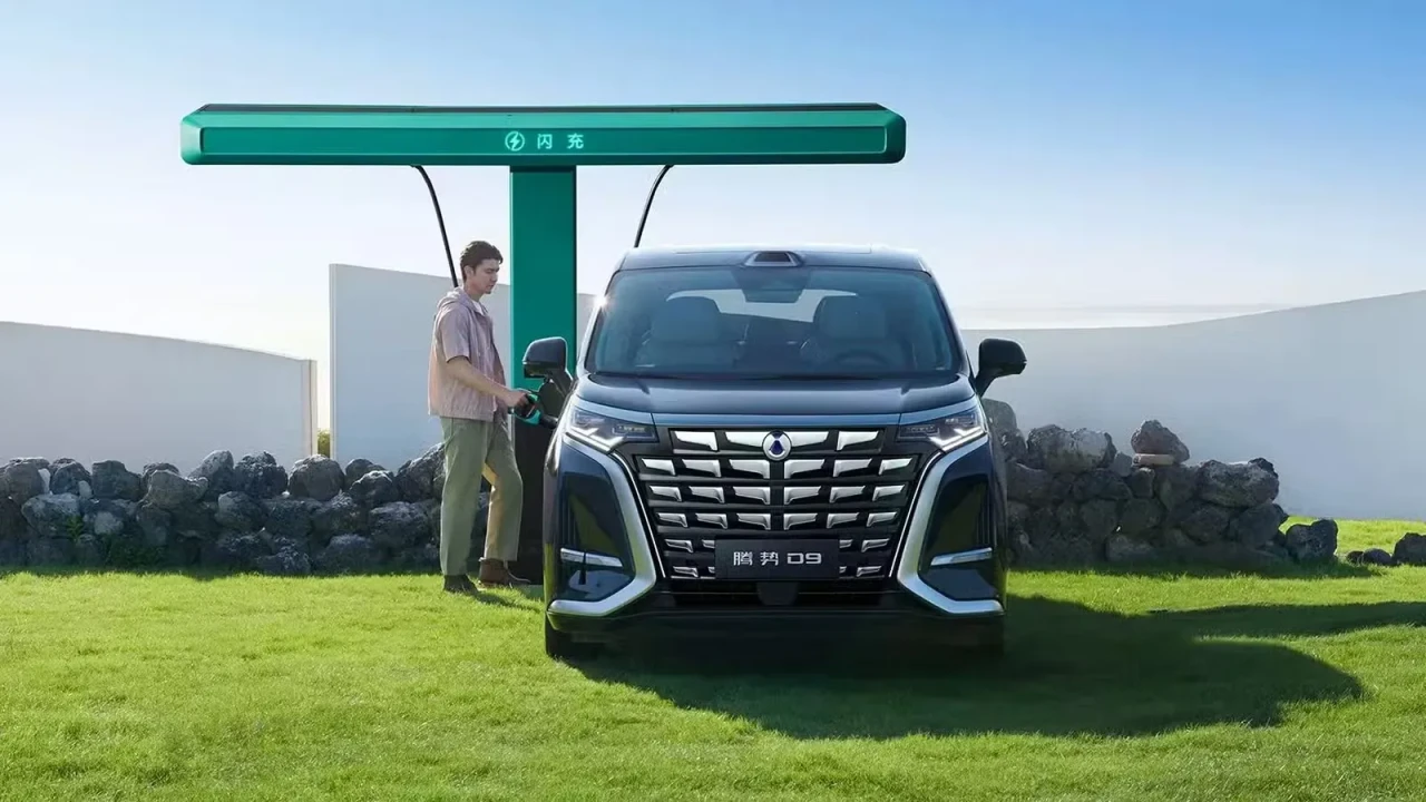 BYD пусна Denza D9 и Z9 GT с Flash Charging