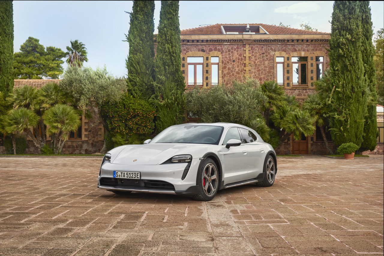 Porsche пренарежда стратегията си: съкращения и отказ от EV звена