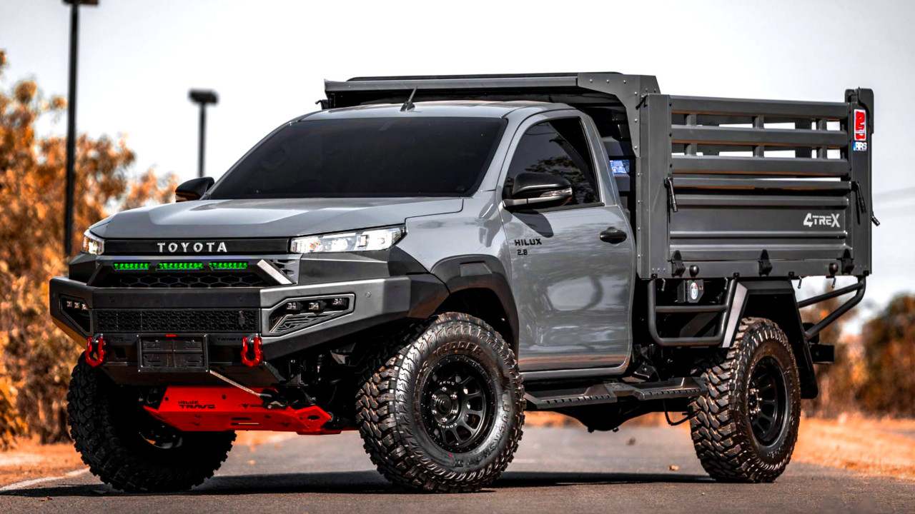 Toyota Hilux става самосвал с товар до 5 тона