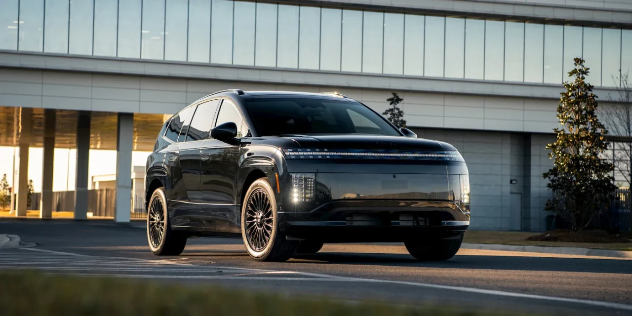 Hyundai Ioniq 9 Black Ink: лукс, 422 к.с. и черен стил