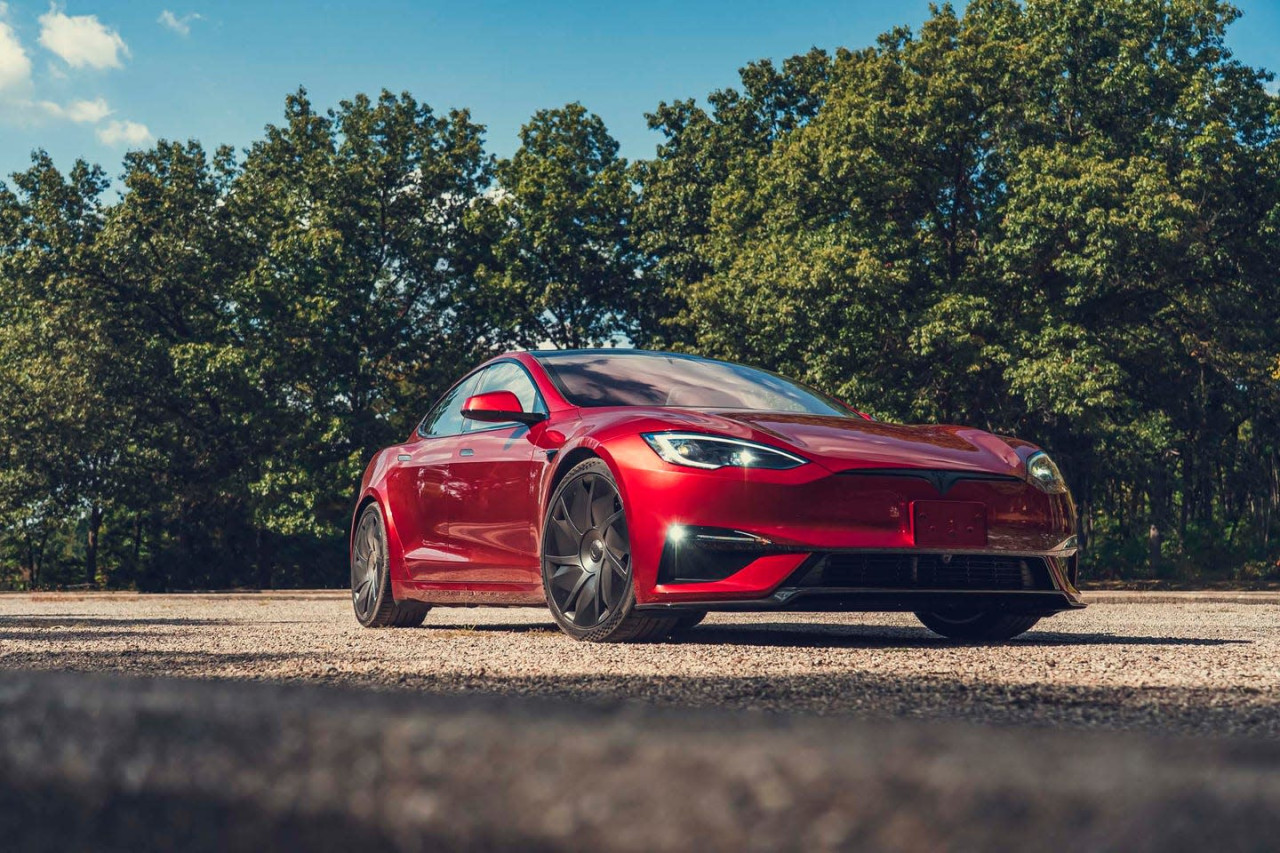 Tesla Model S Plaid срещу KITT: фантастиката вече не е толкова далеч