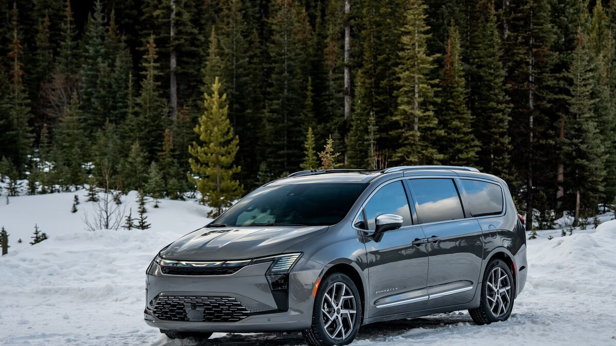 Chrysler Pacifica 2027 сваля цени и запазва V6 мотора