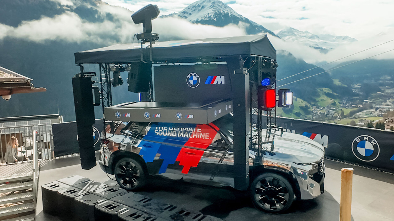 BMW превърна XM Label в мобилна DJ сцена с LED екран