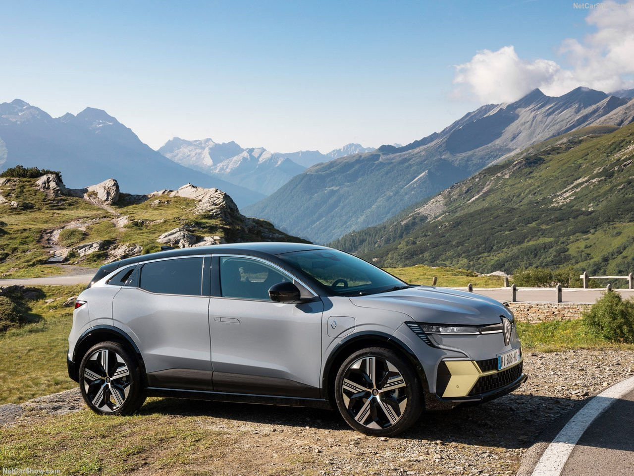 Френският електросалон 2026 дава 50 EV теста в движение