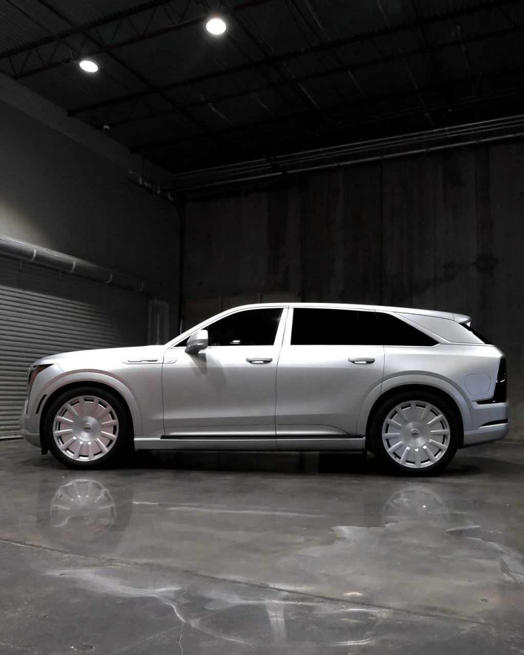 Cadillac Escalade IQL получи матово фолио и 750 к.с.