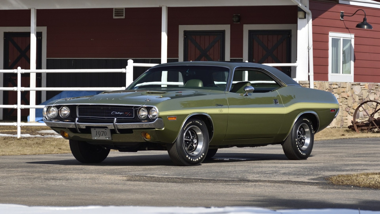 Рядък Dodge Challenger R/T 1970 с люк гони $140 000