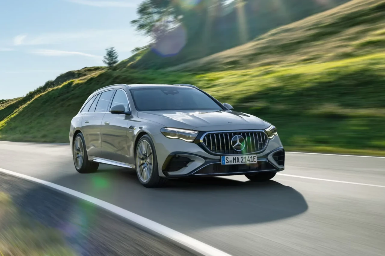 Mercedes-AMG E 53 Hybrid Wagon съчетава 604 к.с. и практичност
