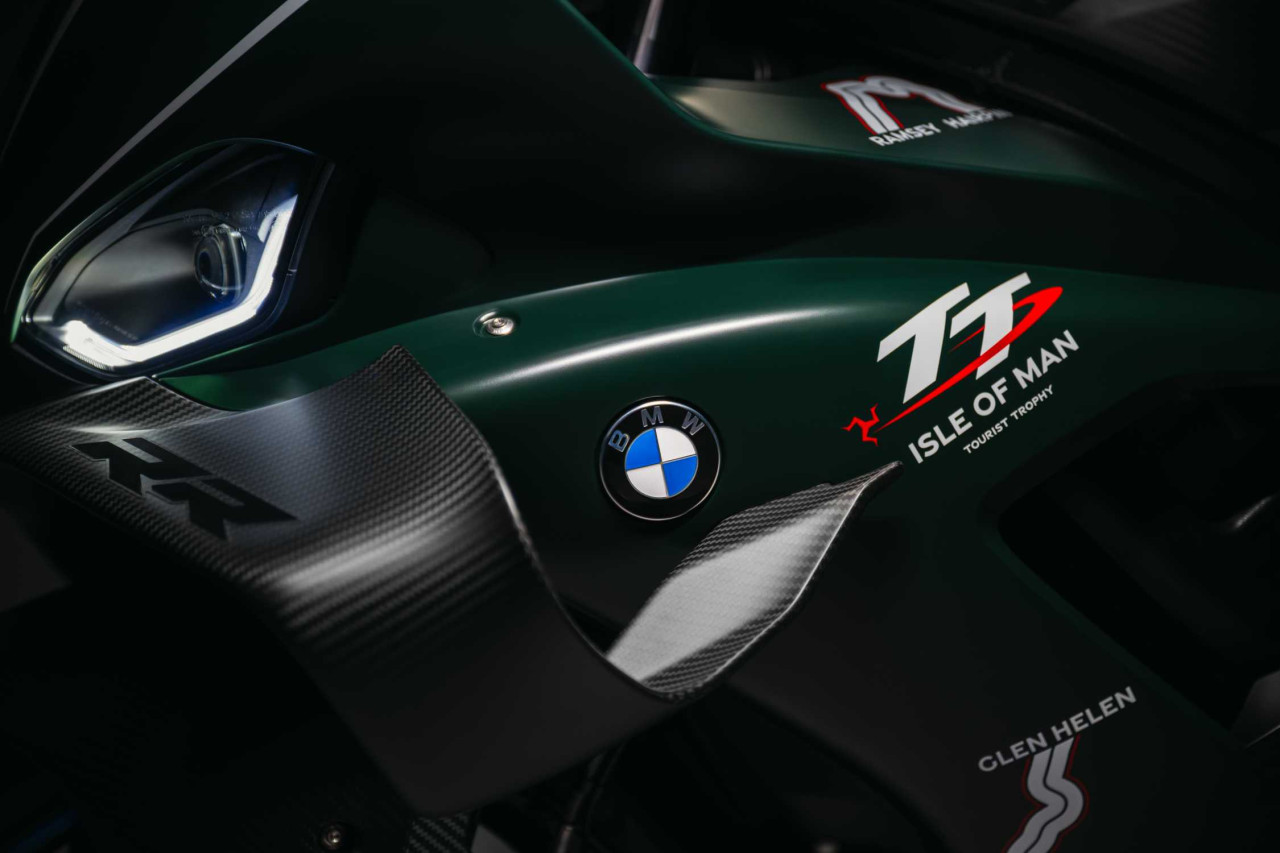BMW M 1000 RR TT Edition излиза в само 115 бройки