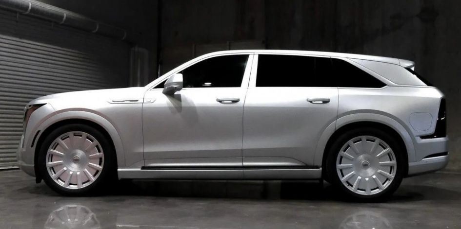 Cadillac Escalade IQL получи матово сребърно фолио