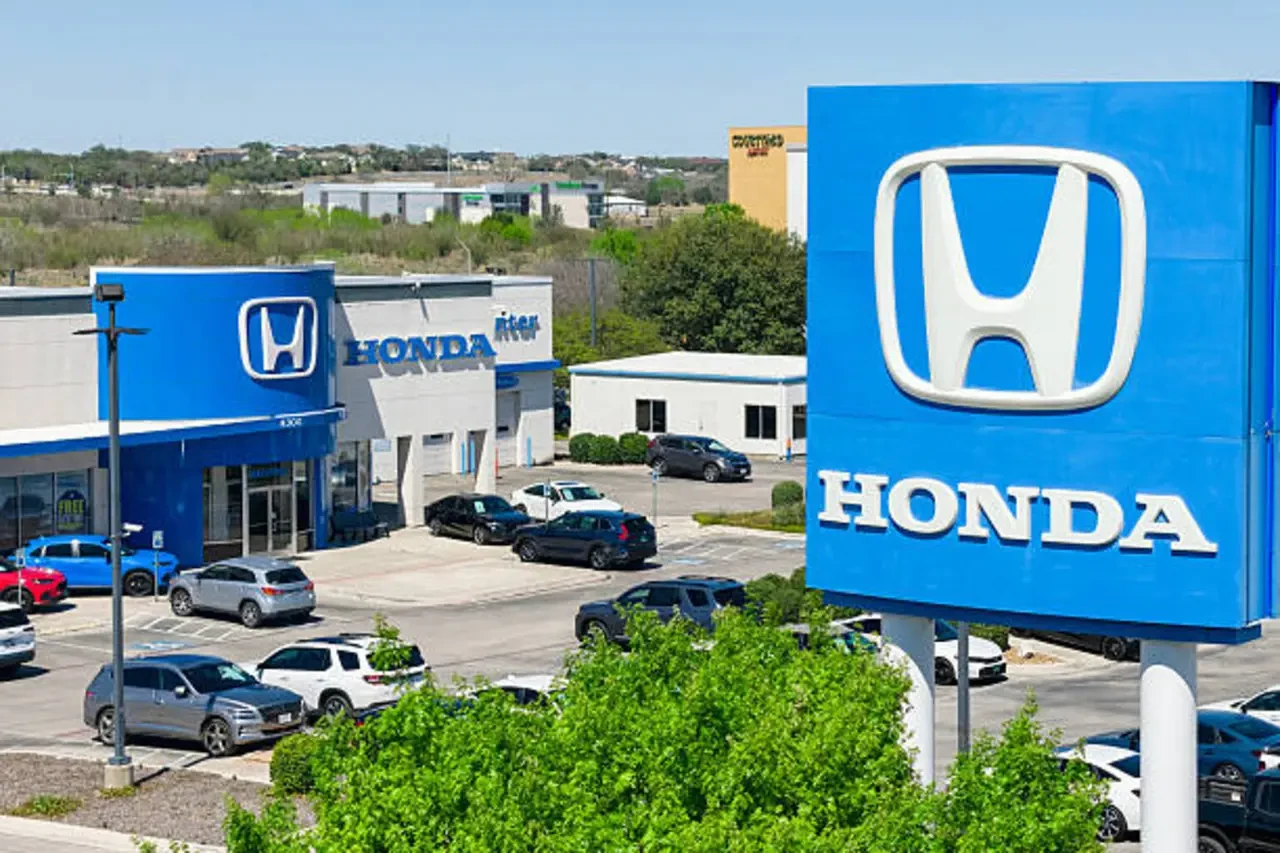 Honda изтегля близо 99 000 коли заради дефектни сензори за седалки