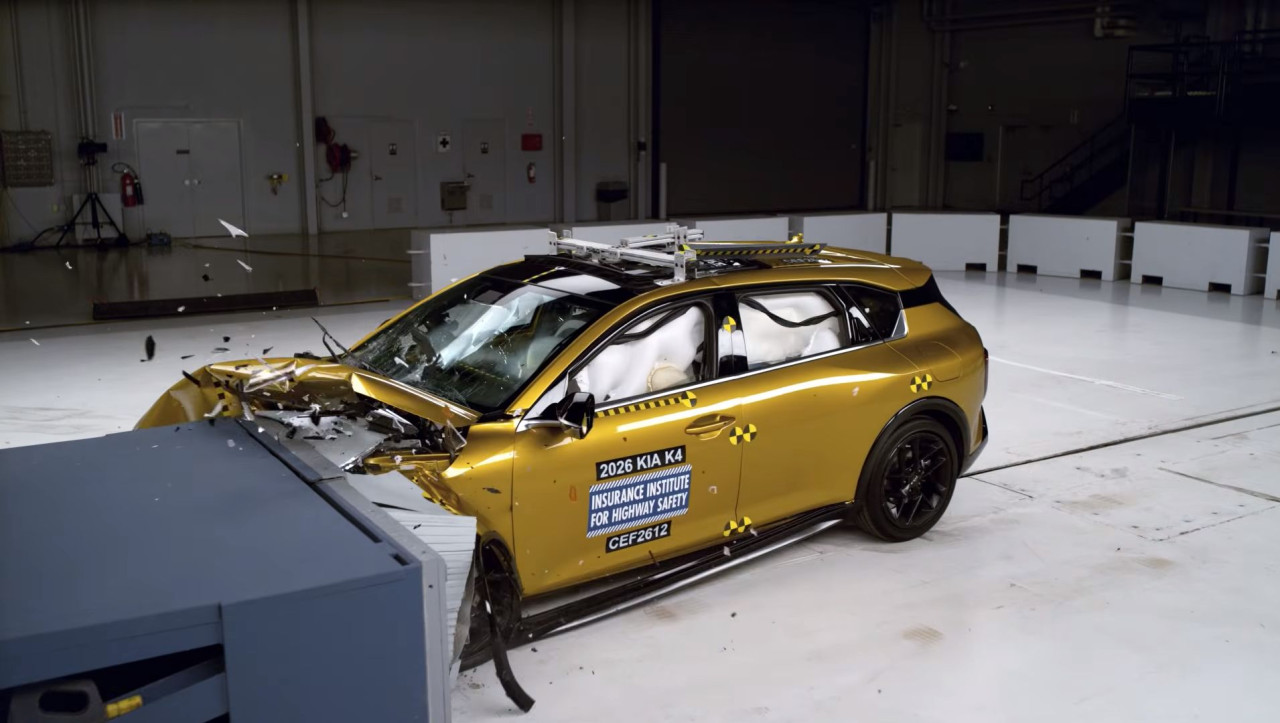 Kia K4 Hatchback 2026 разочарова в краш тест на IIHS