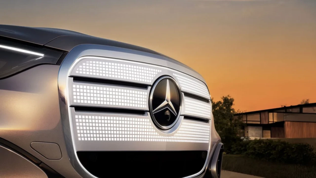 Mercedes-Benz E-Class Electric предизвиква BMW i5 в нов рендър