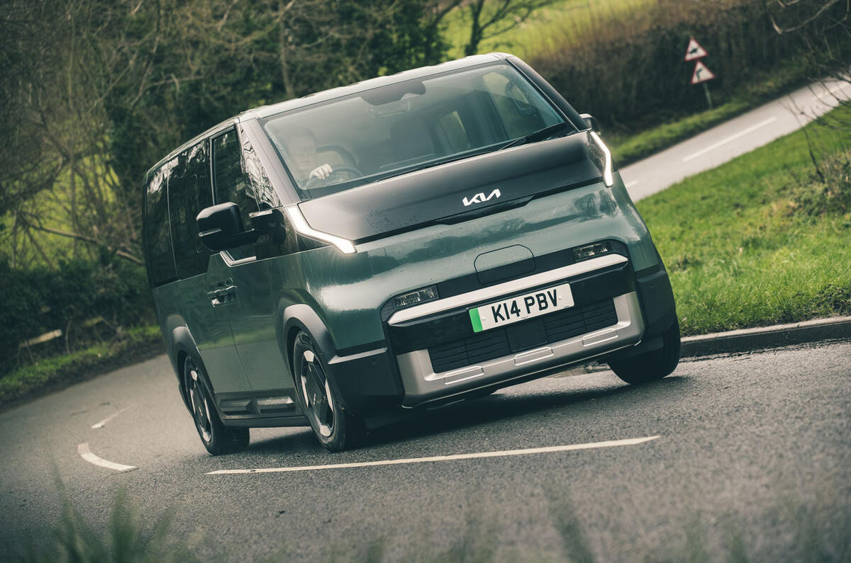 Kia PV5 вече предлага 7 места и до 390 км пробег