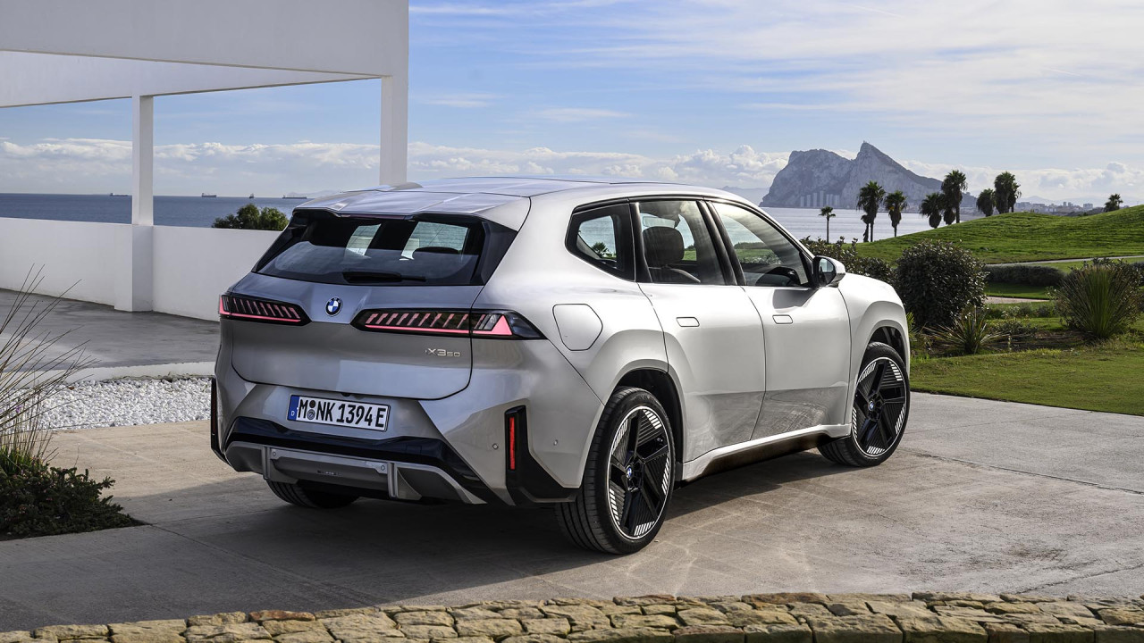 BMW iX3 спечели приза за най-добър електромобил на 2026 г.