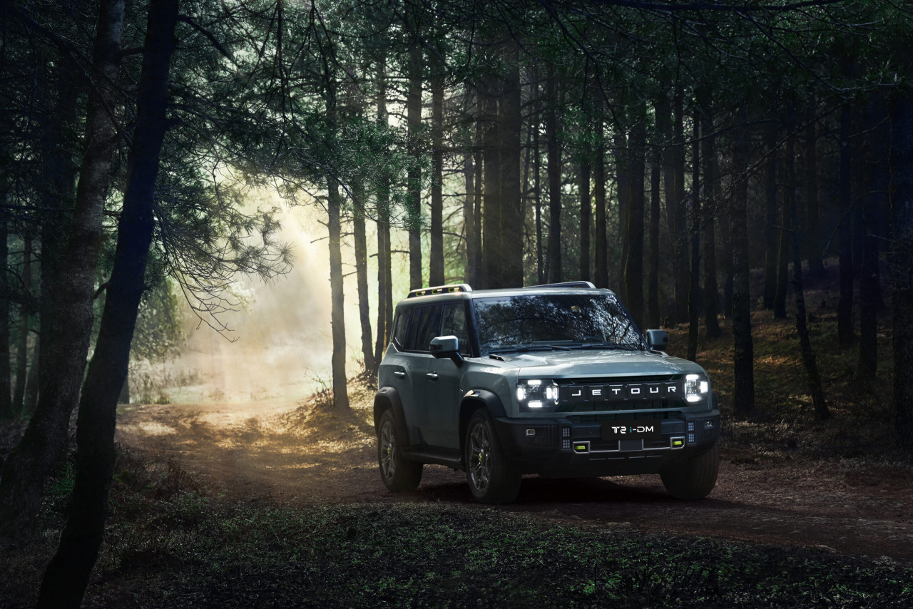 Новият Jetour T2 i-DM обещава до 1200 км с едно зареждане