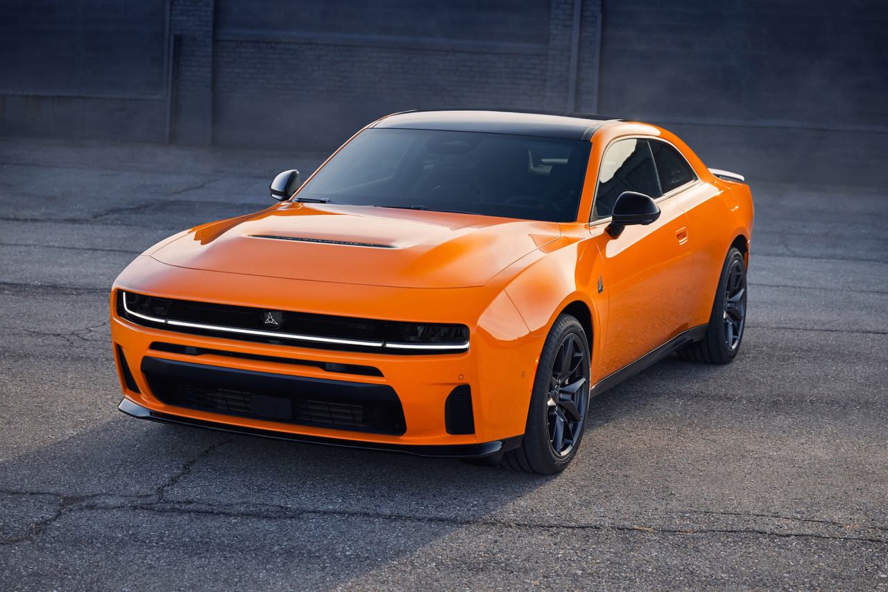 Dodge Charger се завръща в Европа с ток и бензин