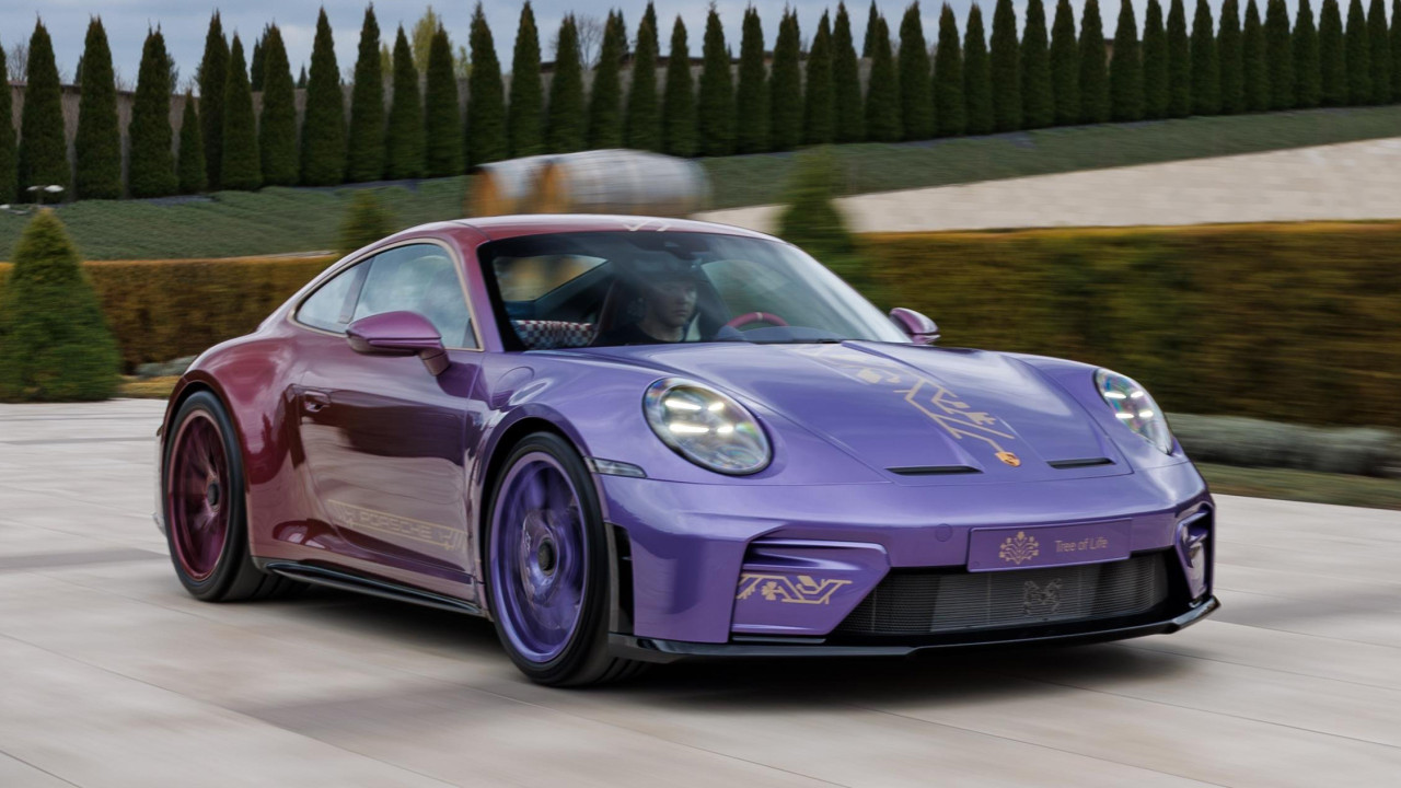 Porsche 911 GT3 Touring „Tree of Life“ – изкуство върху колела