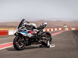 BMW S 1000 RR съчетава комфорт и супербайк динамика