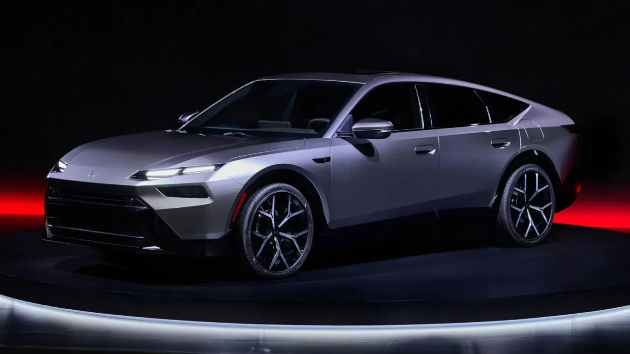 Honda Accord подготвя радикален редизайн с по-спортен стил